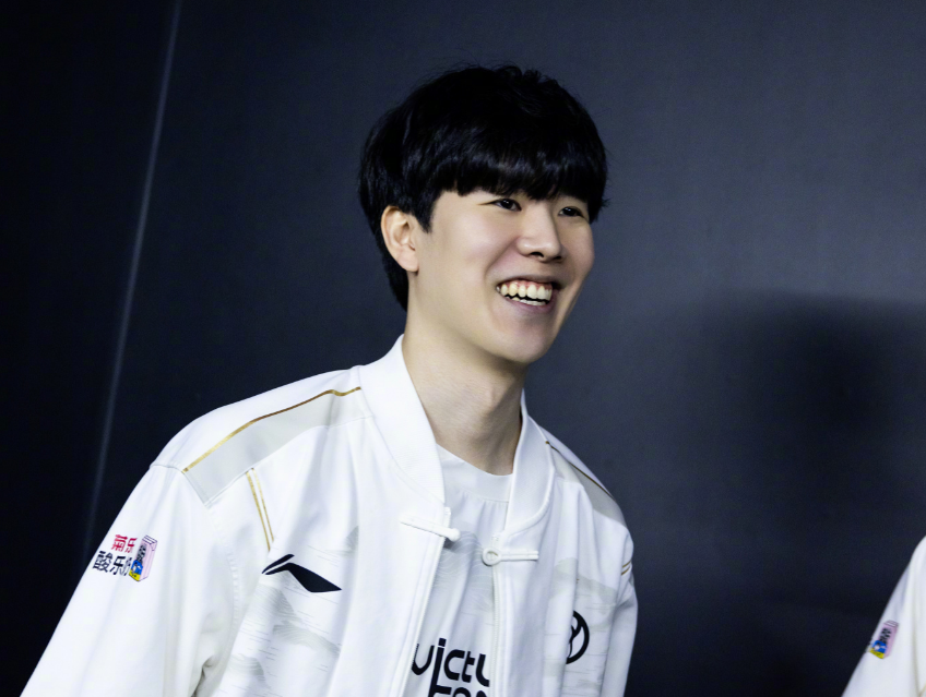 晚年则凭借 晚年则凭借